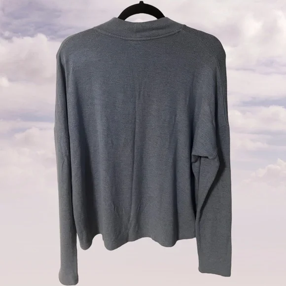 A Twik top in blue and a size large - Picture 3 of 5